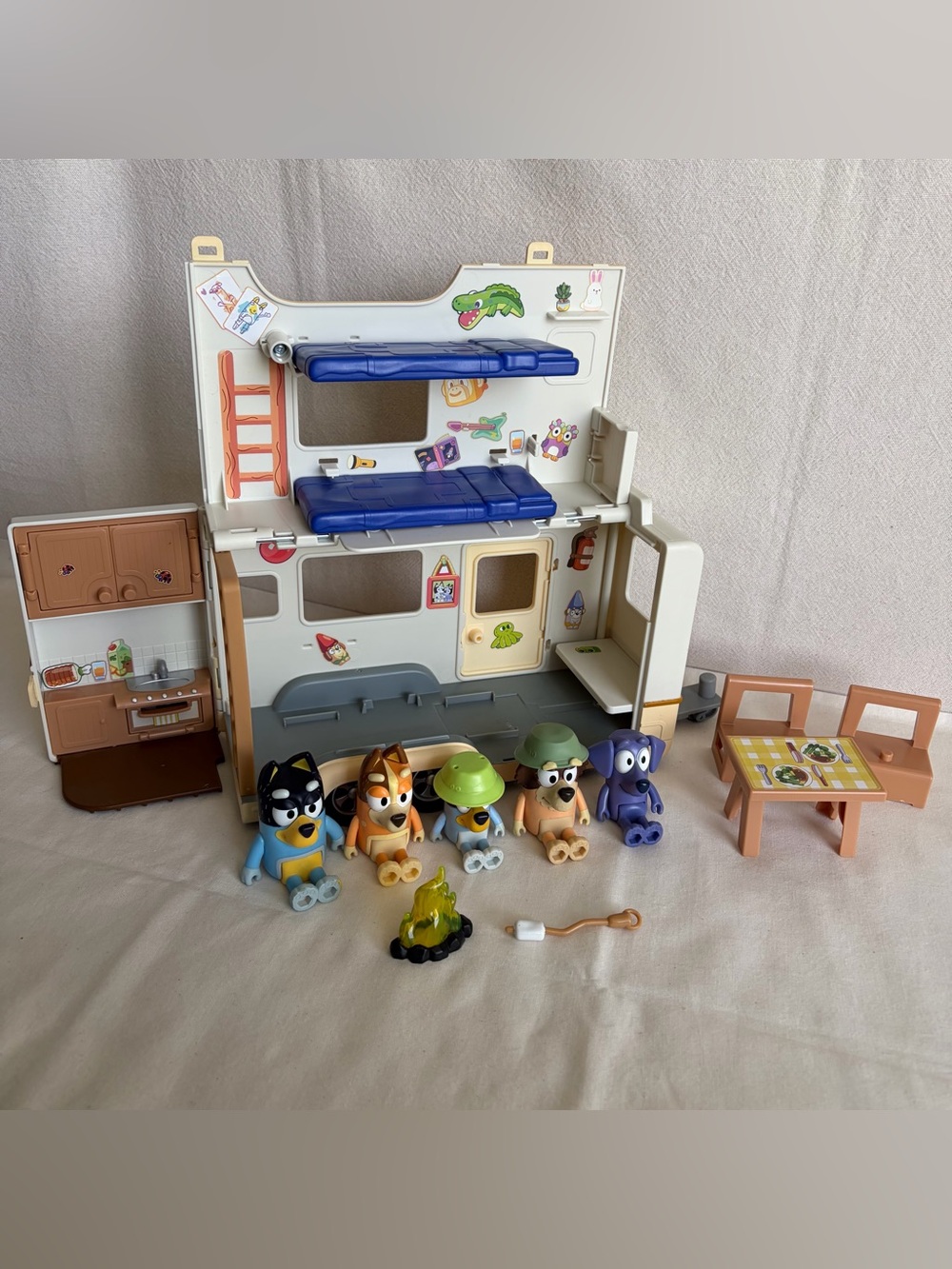 Moose Toys Bluey Caravan RV playset with 5 Characters